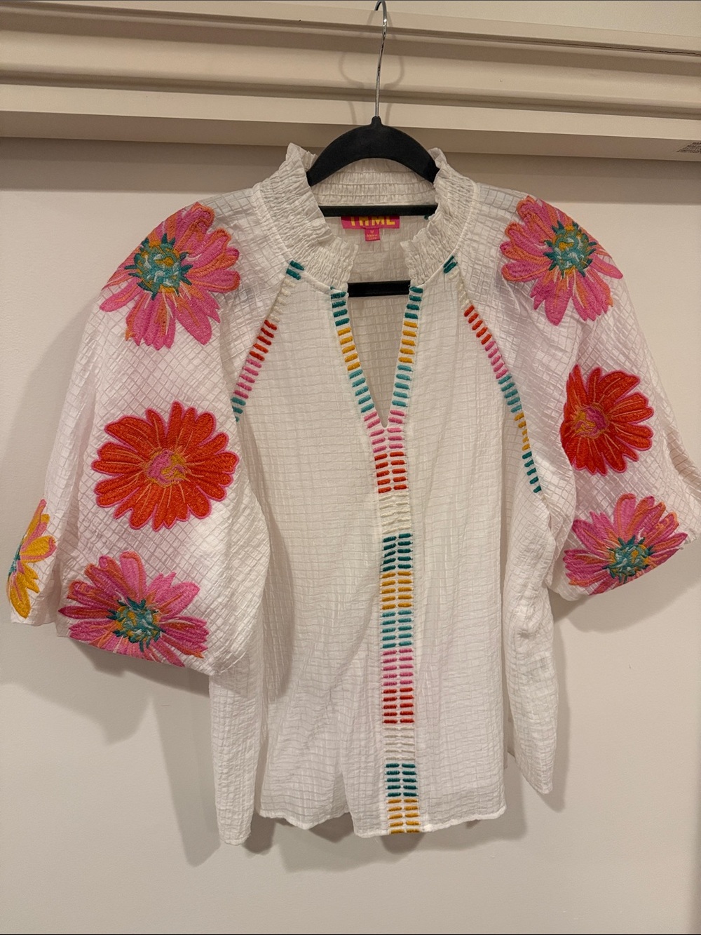 THML White Puff-Sleeve Embroidered Floral Blouse with Multicolor Trim nwot